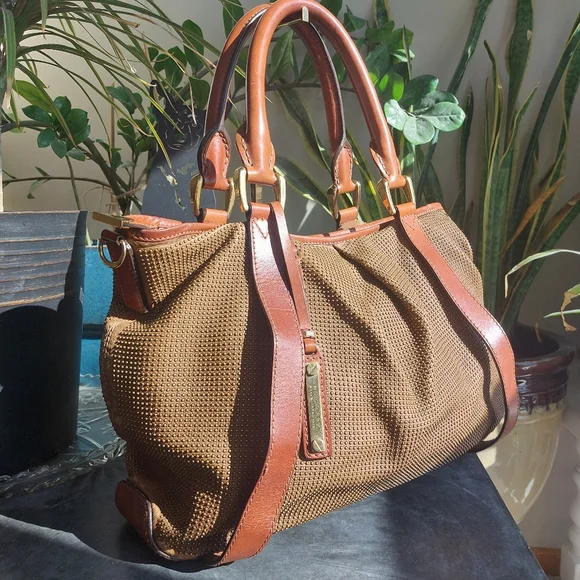 Burberry Prorsum XL bag micro studded hand made in Italy  pinnacle luxury 🖤💛🖤 - Picture 10 of 13